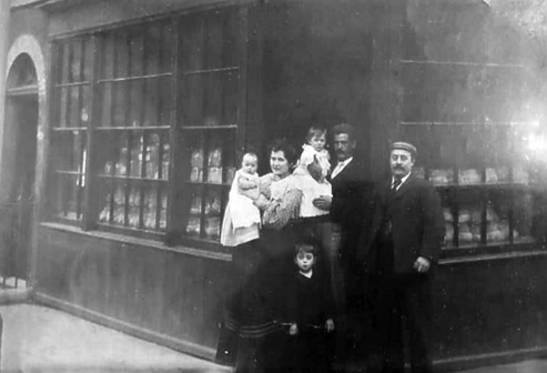 Bartholomew Street, when the picture was taken c1919, it was called Warner Street.  X.png