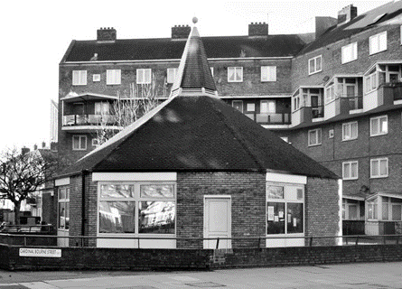 Great Dover Street. The Roundhouse on the corner of Cardinal Bourne Street, 2008, which at one time ran through to Deverell Street. Jonson House is the flats at the back.  X..png