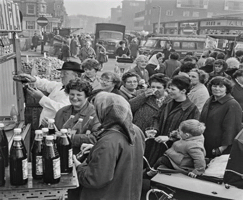 East Street, East Lane market and there's George in good company with the ladies at his Sarsaparilla stall. X..png