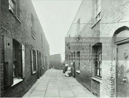 Grotto Place, Southwark 1914, near Great Suffolk Street.  X.png