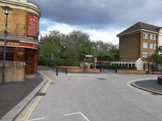 8 Rotherhithe Street, The Angel Pub, 2022, same location as the 1922 picture.  X..jpg