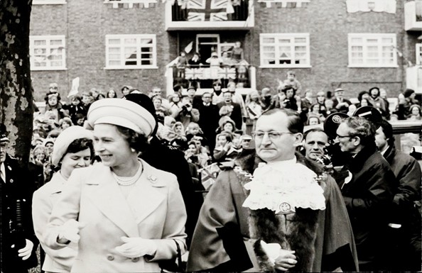 Rotherhithe Street, Millpond Estate, Rotherhithe, 9 June 1977, Silver Jubilee Elizabeth II.     X..jpg