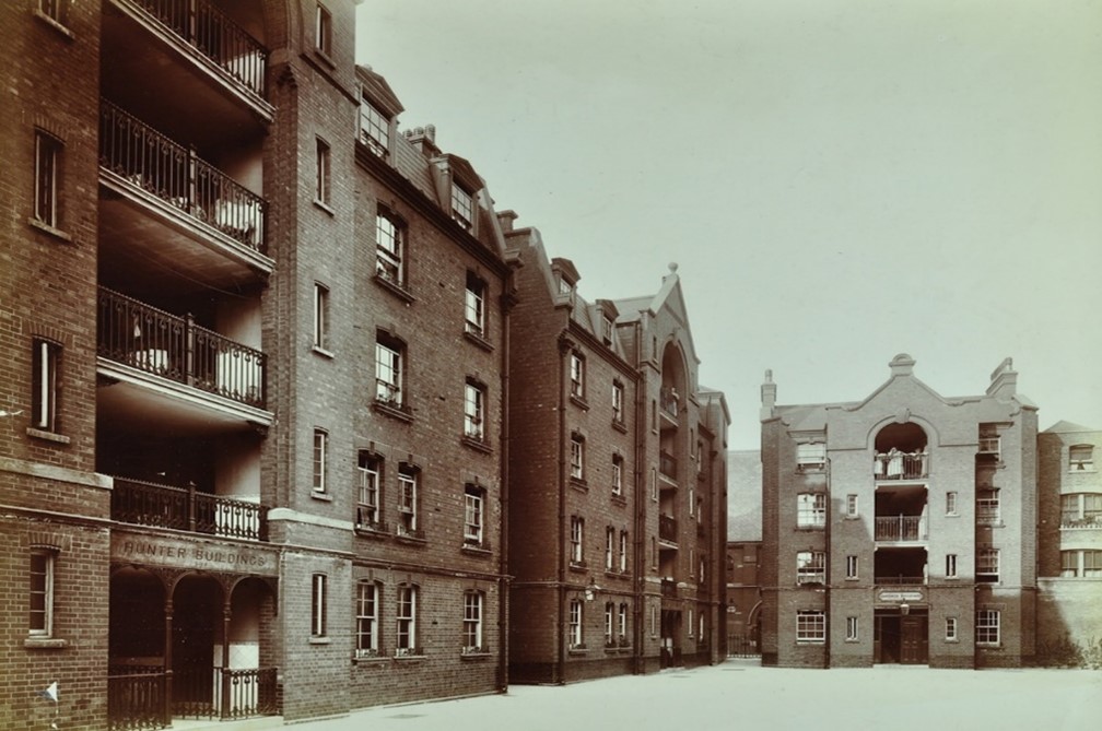 Lancaster Street c1901.  The blocks on the left were named the Hunter Buildings, and those on the right the Gardiner Buildings.  X..jpg