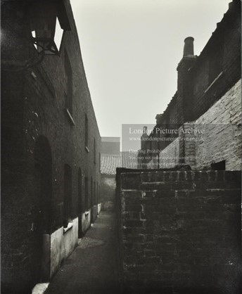 Hickman's Folly, Oliver Twist Court, c1922.   1  X..jpg