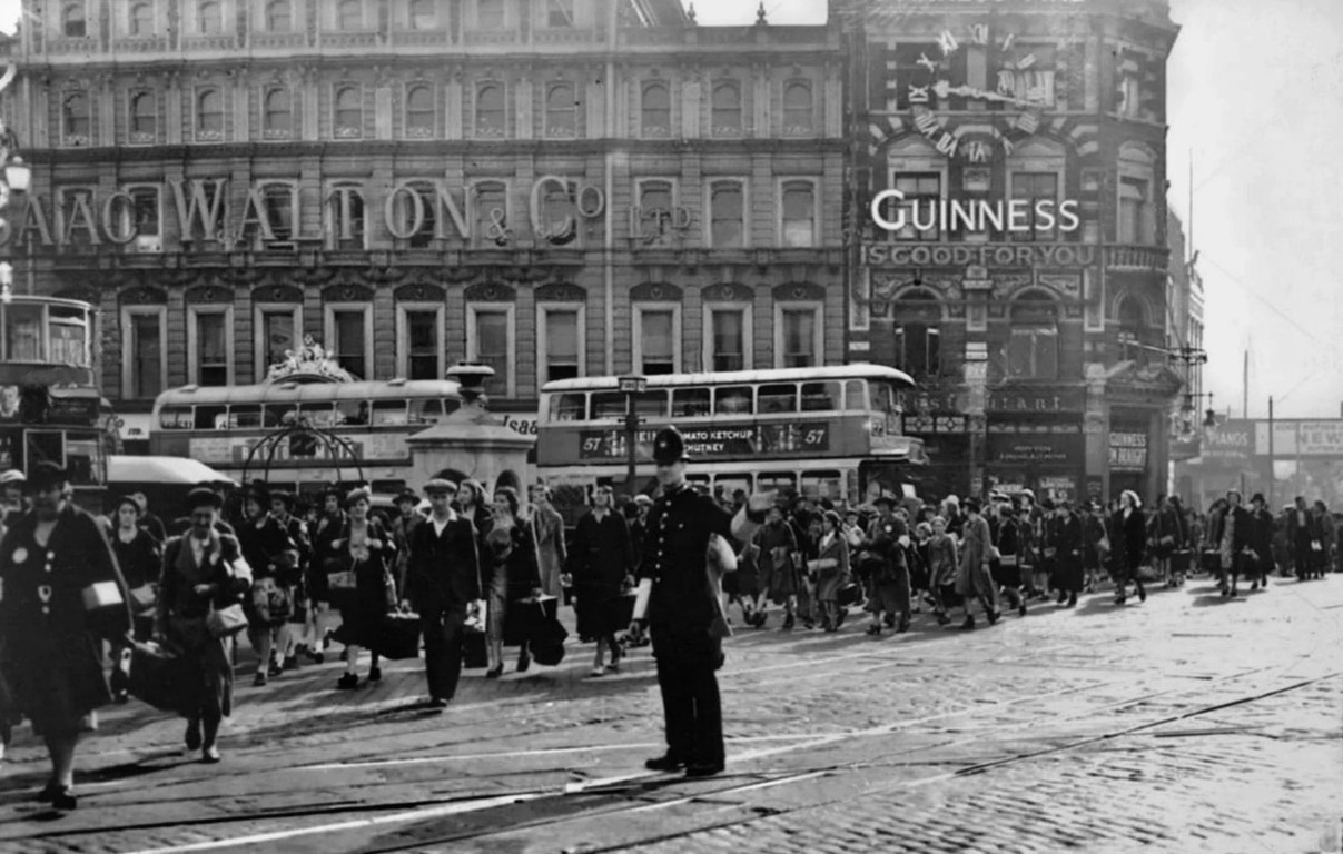 Elephant & Castle junction, Newington Causeway to the left.   X..jpg