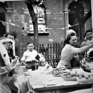 Cronin Road, Coronation, Billy Weeks is the boy in the background but sadly is no longer with us.  X..png