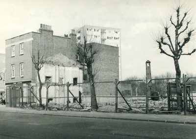 SOUTHWARK PARK ROAD, LEFT THE CROWN PUB.  X..jpg