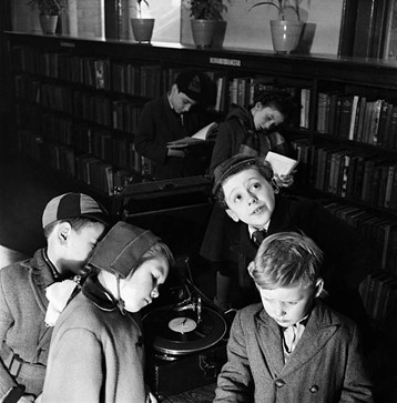 Spa Road c1950, a group of children in the 'Toddlers' Corner' of Bermondsey Public Library..jpg