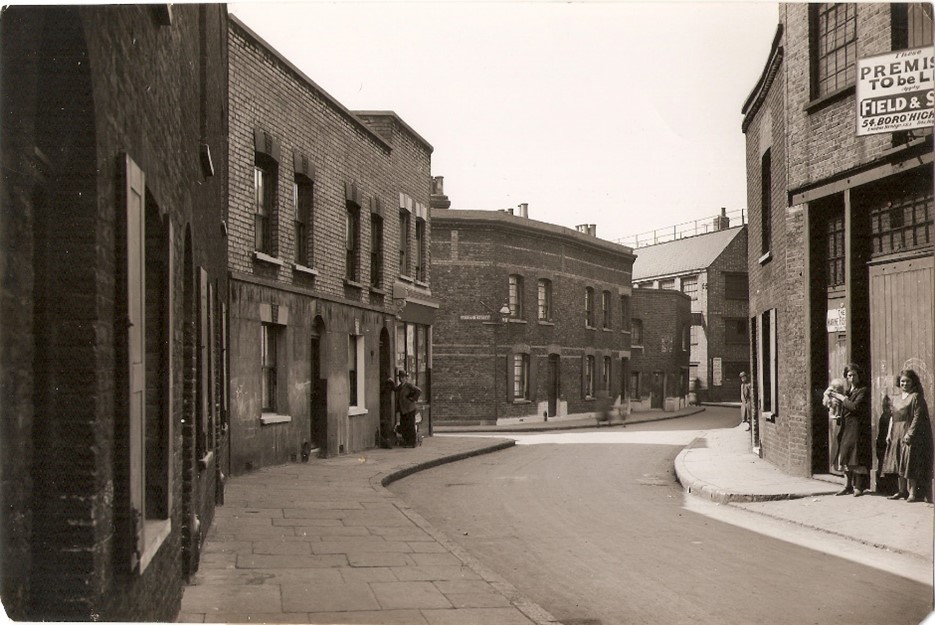 Decima Street looking towards Wilds Rents, c1932..jpg