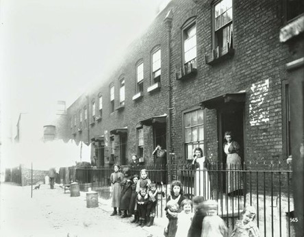 Brent's Court, Southwark, in 1900, Borough High Street, roughly where Little Dorrit Court is today 2024.  X..jpg