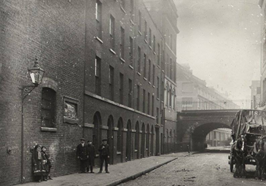 1. Park Street goes under the bridge, Southwark Bridge Road across bridge, left is the original site of the Globe Theatre.  X..png