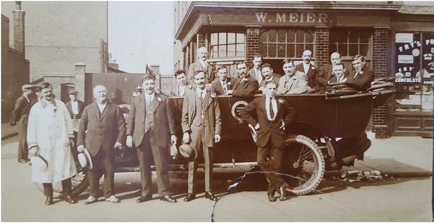 Galleywall Road, Bermondsey Beano,1920s, outside The Manor Tavern. 1.  X..jpg