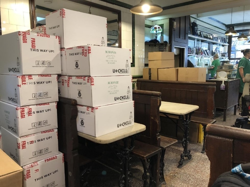 Tower Bridge Road, Manze’s Pie & Mash Shop, c2023.  X..jpg