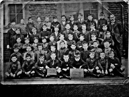 Ilderton Road School. Possibly one of the oldest pics of the school.  X..png