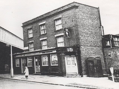 Tarn Street, Elephant & Castle, the Duke of Wellington Pub, c1978. Renamed The Isaac Bell in 1983.     X..png