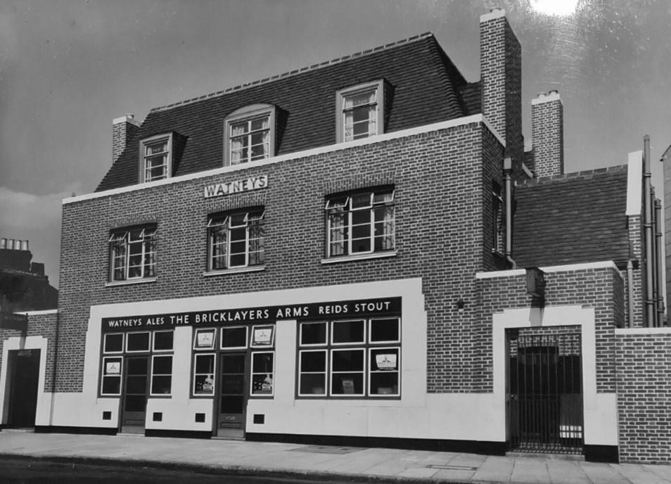 Southampton Way, Camberwell, The Bricklayers Arms Pub, late 1930s..jpg