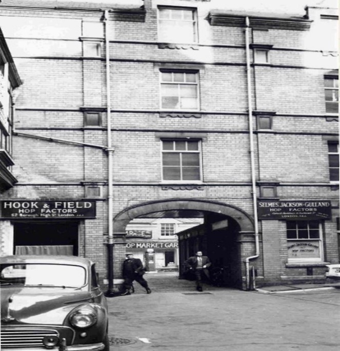 Borough High Street, Talbot Yard.jpg