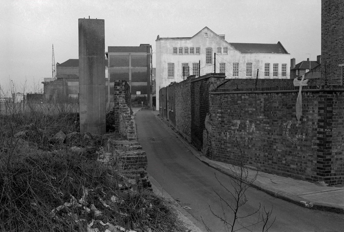 Bermondsey Wall West, Bermondsey, white building St Saviour's House.  X..jpg