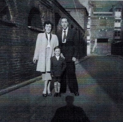 Lamb Walk, John Duggan with is Mum & Dad, Violet & Dave, c1952.     X..jpg