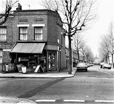 St James Road corner with Fort Rd (now Sims Rd), Clinches newsagents on corner, c1950.  X..png