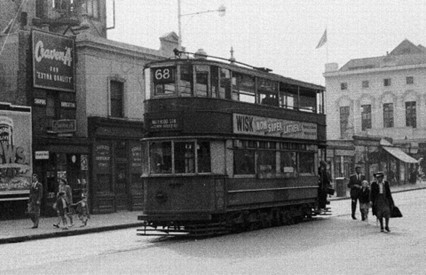 Waterloo Road, The Old Vic right, c1940.  X.jpg