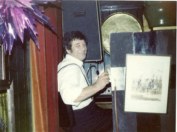 King and Queen Street, John Lyman landlord of The Gladstone Pub c1980. X..png