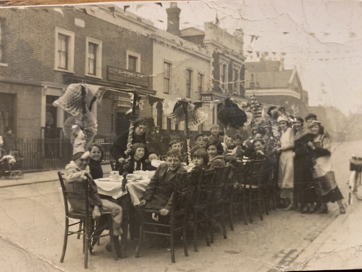 East Surrey Grove, King George's Coronation 1936,  looking towards the Albert Pub & Rosemary Road. X..jpg