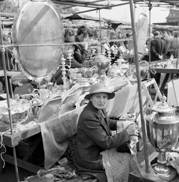 Bermondsey Antiques Market, c1960..png