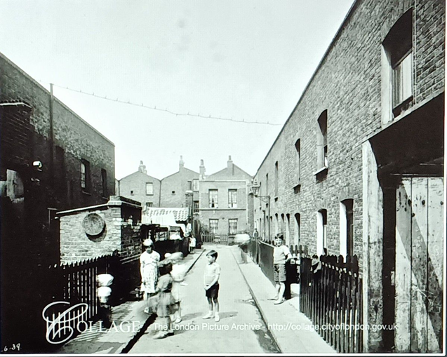 Stanford Place, East Street, the houses on the right are nos. 1-7.   X..png