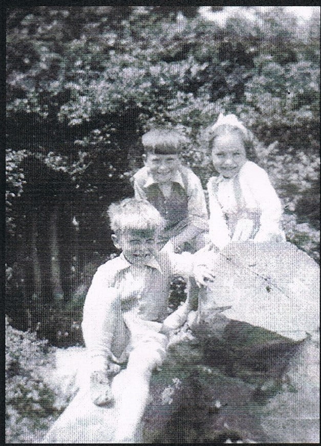 Billy & Allan Taylor from Rock Grove, with unknown girl..jpg