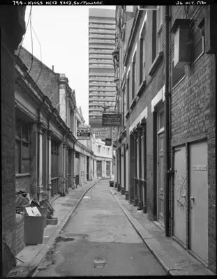 Borough High Street, Kings Head Yard, Southwark..png