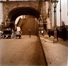 Tower Bridge, 2, 1913..png