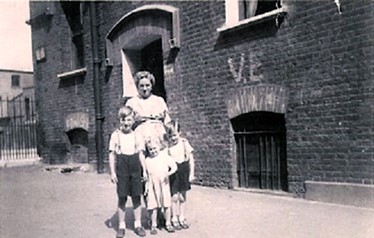Scovell Road, Queen's Buildings, F block Kitty Powell with children Bill, John & Carol. X..jpg