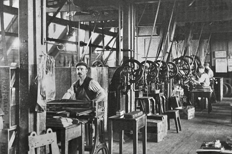 Peek Frean, this is how the tins were made back in the 1920s.  X..png