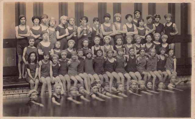 Rotherhithe New Road School, no date possibly 1920s.   X..png