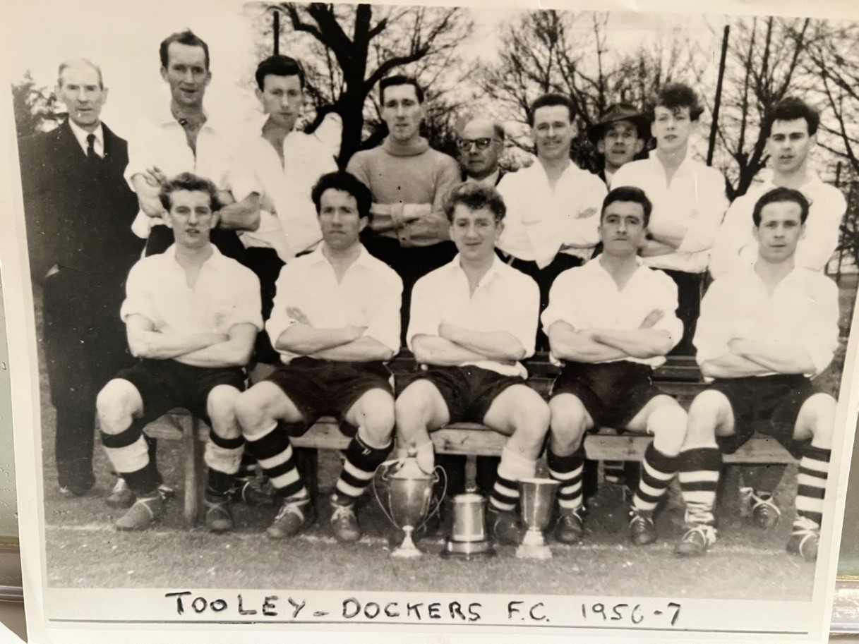 Tooley Street, Eddie Saunders front row middle, his brother Bernie front row  left.  X..jpg