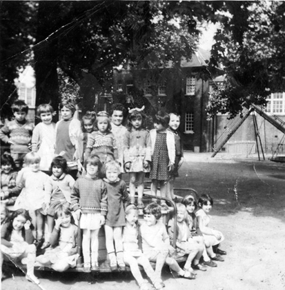 Rodney Road, Victory Place School Outing c1965.     X..png