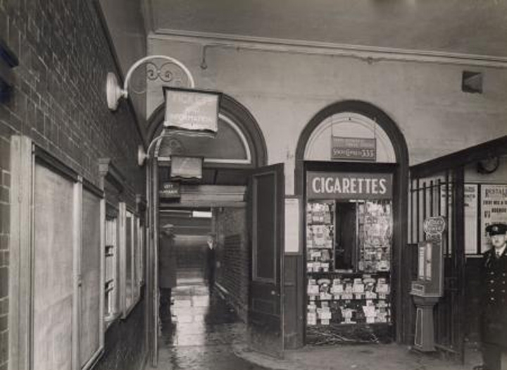 2Surrey Docks Station Lower Road 1939.jpg