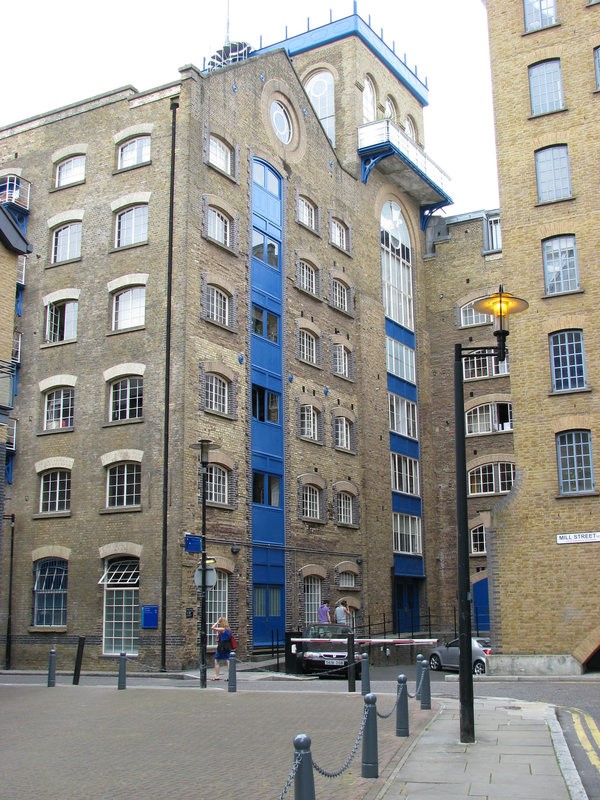 Junction of Bermondsey Wall West, SE16 and Mill Street, SE1.jpg