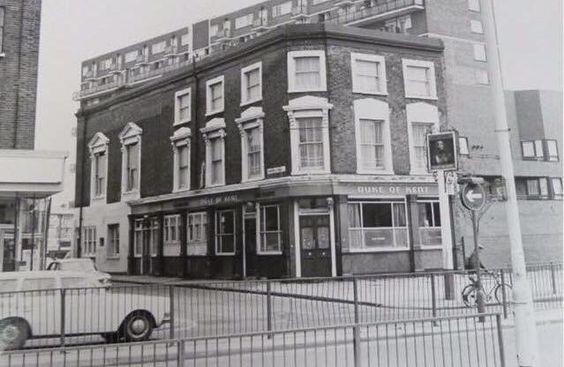 DUKE OF KENT corner OLD KENT ROAD & ROWCROSS STREET, possibly late 1970s. My sister Kathy lived in the buildings behind 1960s.jpg