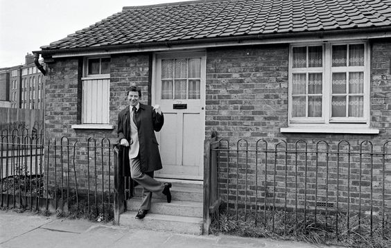 Max Bygraves a visit to Paradise Street 1974 X.jpg