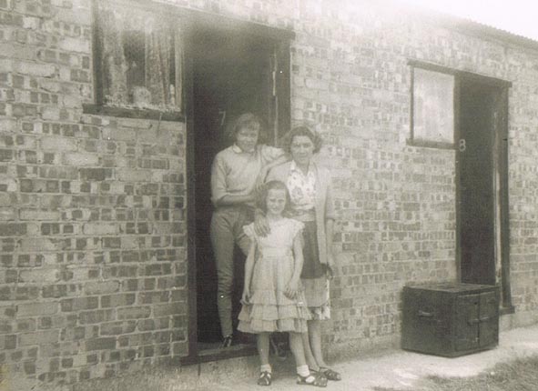 jan hopping Hunton, Kent..jpg