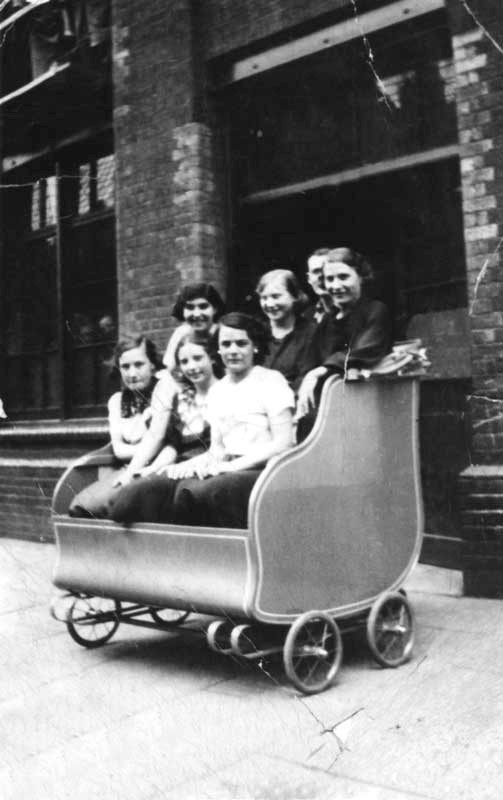 , Simmons Co staff, outside No1 Tanner Street, Bermondsey.jpg