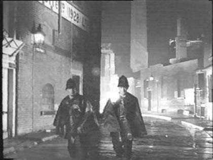 Film Pool of London 1951 7 Shad Thames, that was then occupied by Rice Millers, Carbutt & Co (1928) Ltd.jpg