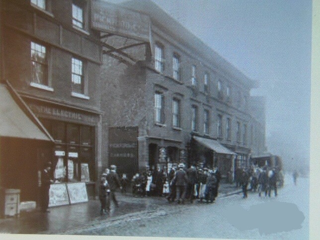 Long Lane Pickfords Depot on Left.jpg