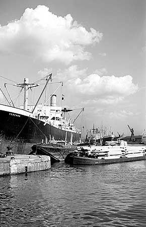 Surrey Commercial Dock, Greenland Dock,.jpg