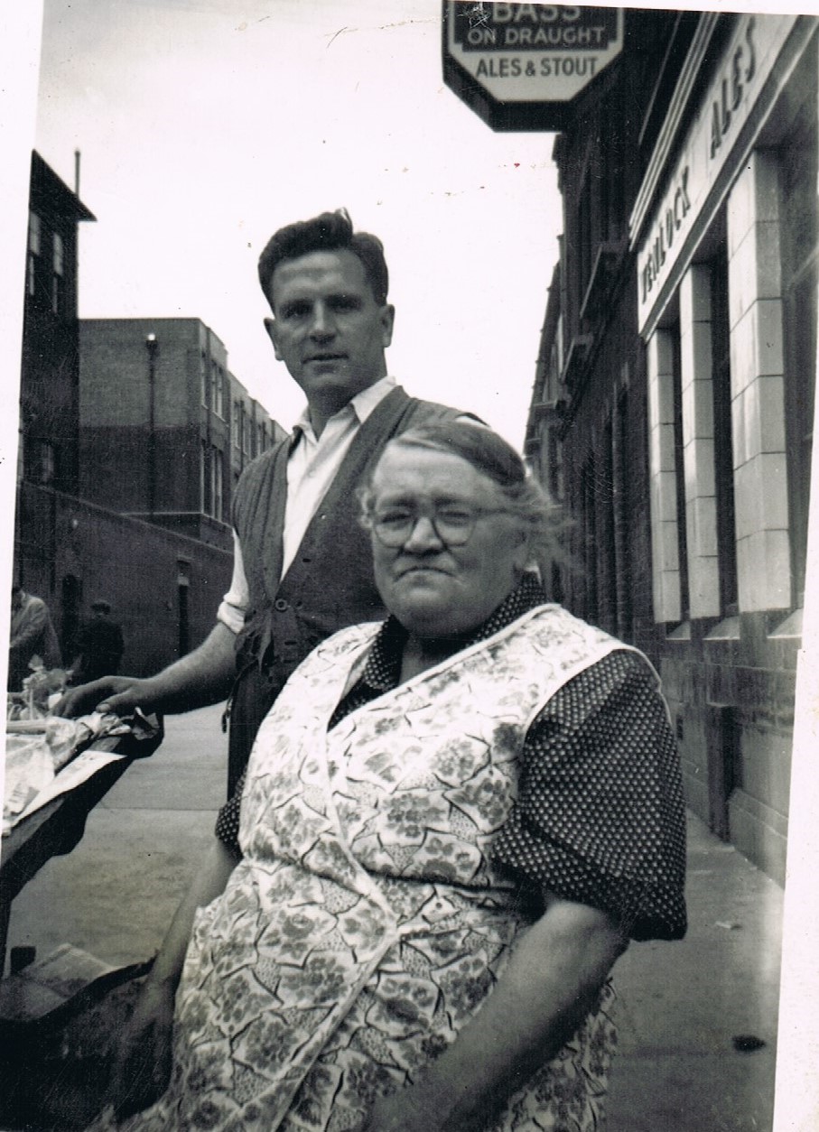 NAN & STAN OLD KENT ROAD..jpg