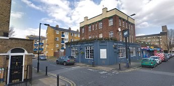 Bartholomew Street, Deverell St left was the Beehive now called the Spit and Sawdust 2018.jpg