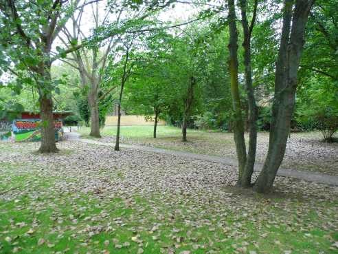 Film Adventure in the Hopfields 1954, Ralph Street looking into Dickens Square. same location 2018.jpg