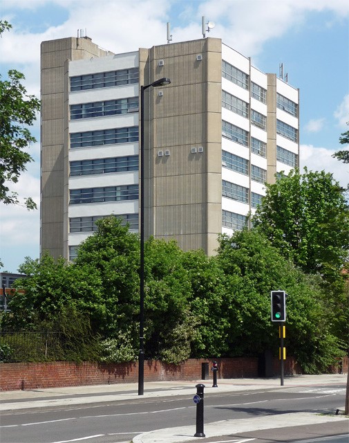 Southwark Park Road Former Aylwin School now a Harris academy c2012.jpg